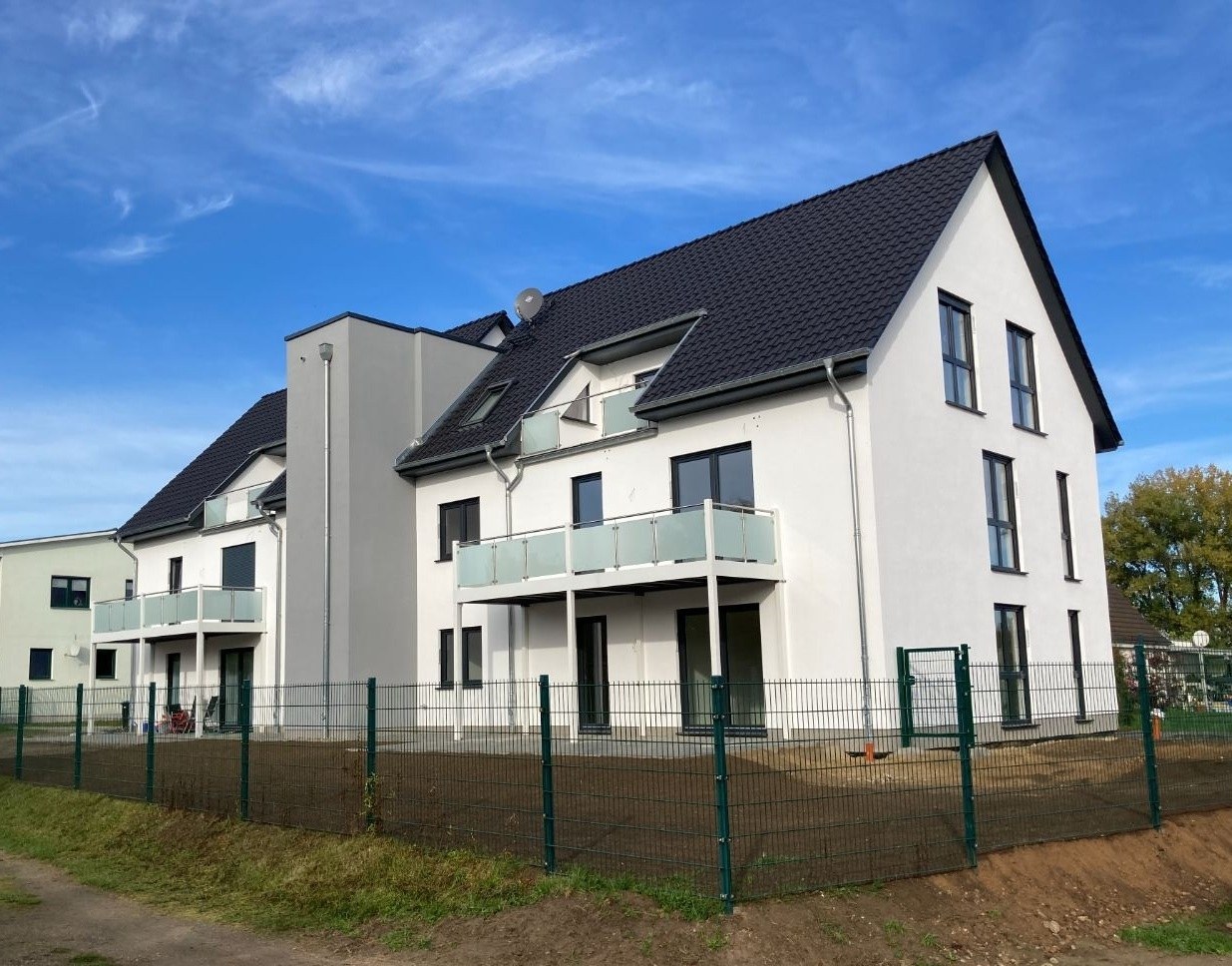 Neubau eines Mehrfamilienhauses mit Balkonen