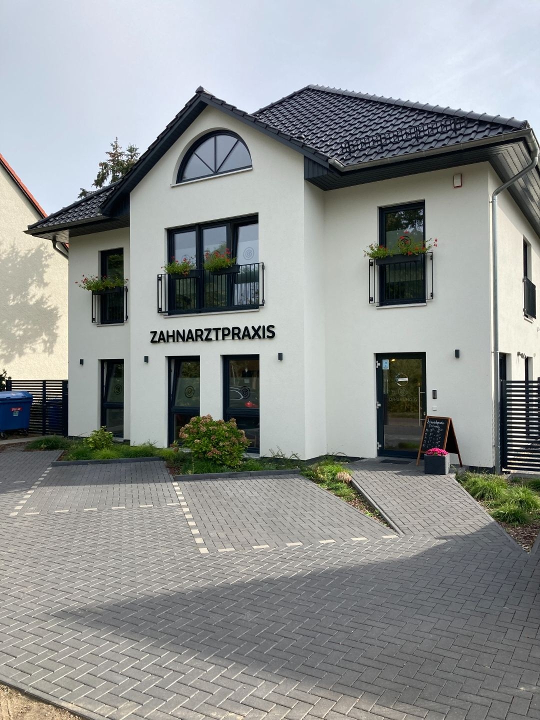 Neubau einer Zahnarztpraxis mit Wohnnutzung